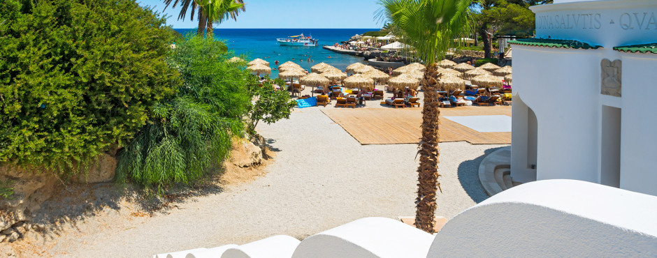 Escalier vers la plage aux thermes de Kalithea