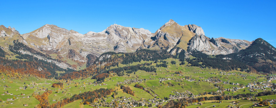 Blick auf die Churfirsten im Sommer