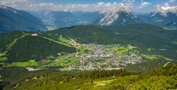 Vue de Rosshütte sur Seefeld et la vallée de l'Inn