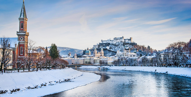 Salzach und Festung Hohensalzburg im Winter