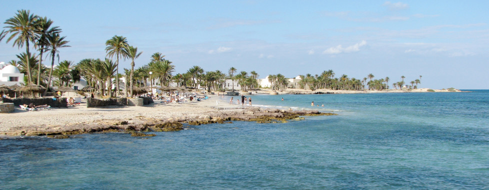 Plage des palmiers sur l'Île de Djerba Plage des palmiers sur l'Île de Djerba