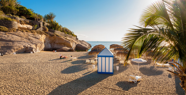 Belle plage de sable Playa del Duque à Costa Adeje