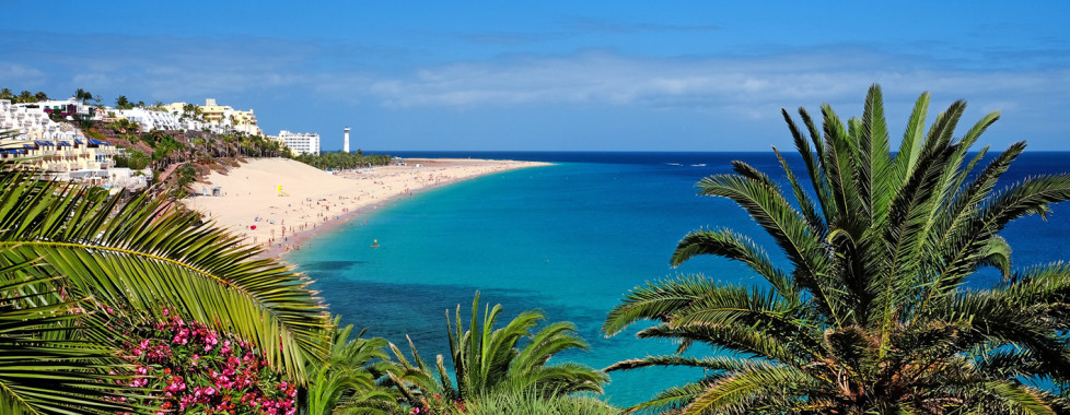 Vue panoramique sur la plage de Morro Jable et phare Vue panoramique sur la plage de Morro Jable et phare