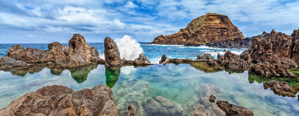Piscine naturelle de lave