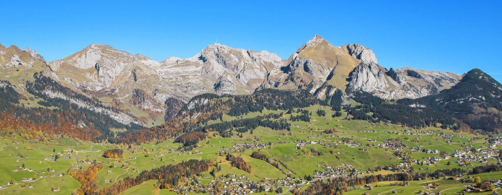 Blick auf die Churfirsten im Sommer