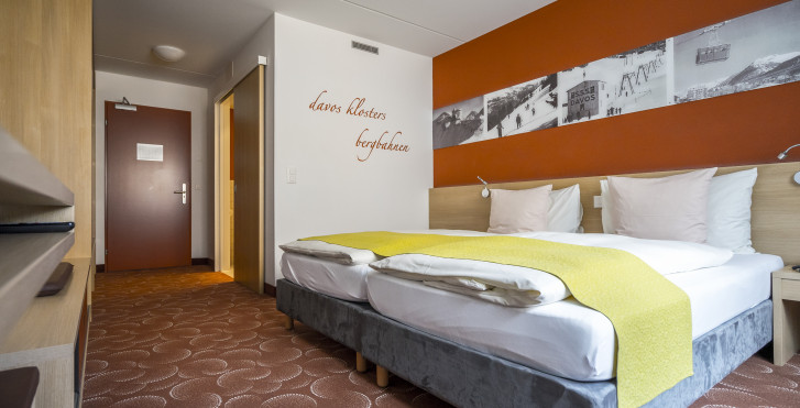Doppelzimmer / © Davos Klosters Mountains - Hotel Ochsen 2 - Skipauschale