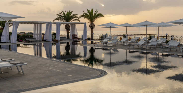 RG Naxos Hotel