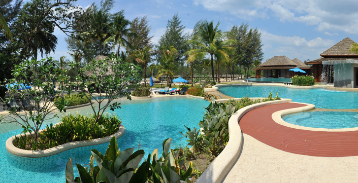 Apsara Beachfront Resort & Villa