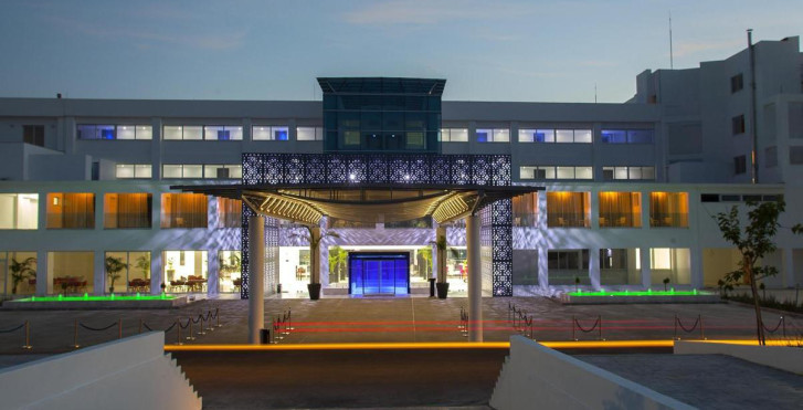 King Evelthon Beach Hotel & Resort