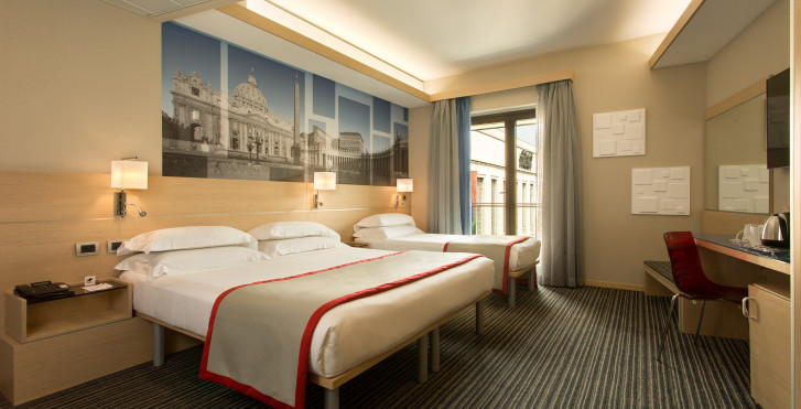 iQ Hotel Roma