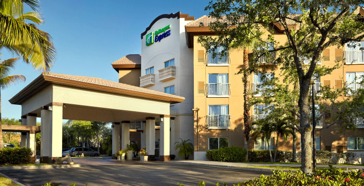Holiday Inn Express & Suites Naples Downtown - 5th Avenue