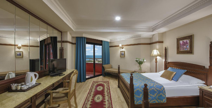 Delphin Palace