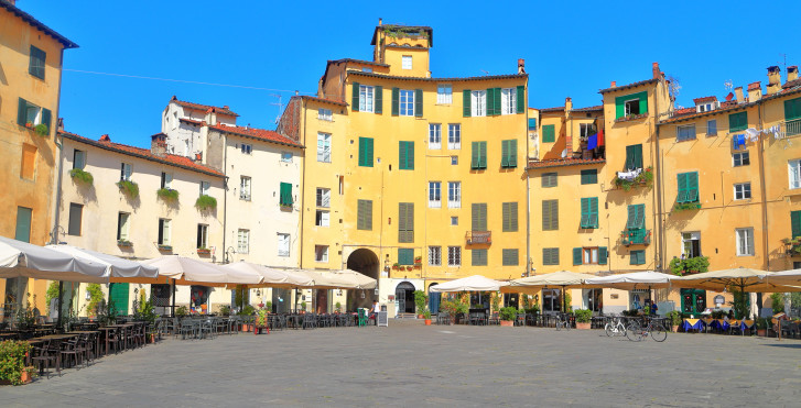 Piazza dell' Anfiteatro, Lucca