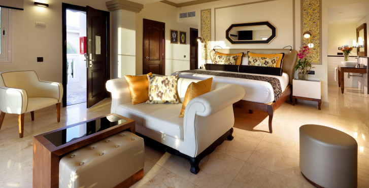 Grand Palladium Lady Hamilton Resort & Spa