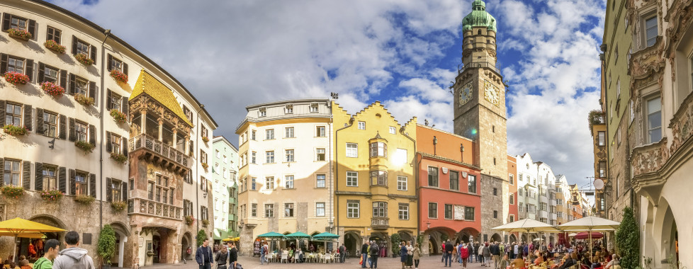 Blick auf das Goldene Dachl und den Stadtturm in Innsbruck
