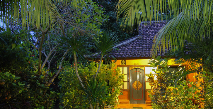 Pondok Sari Beach Bungalow Resort