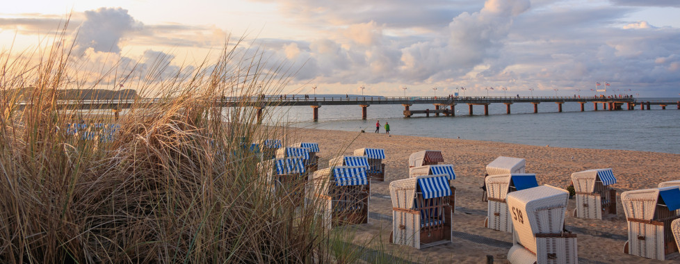 La plage et la jetée