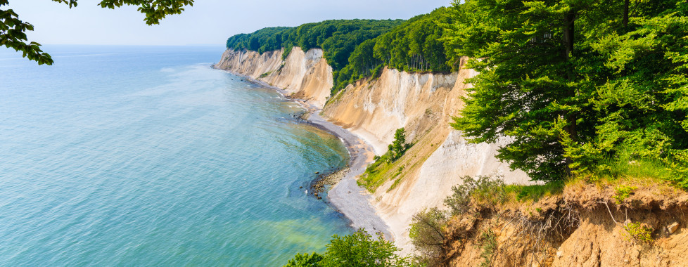Vue des célèbres falaises de craie sur l'île de Rügen