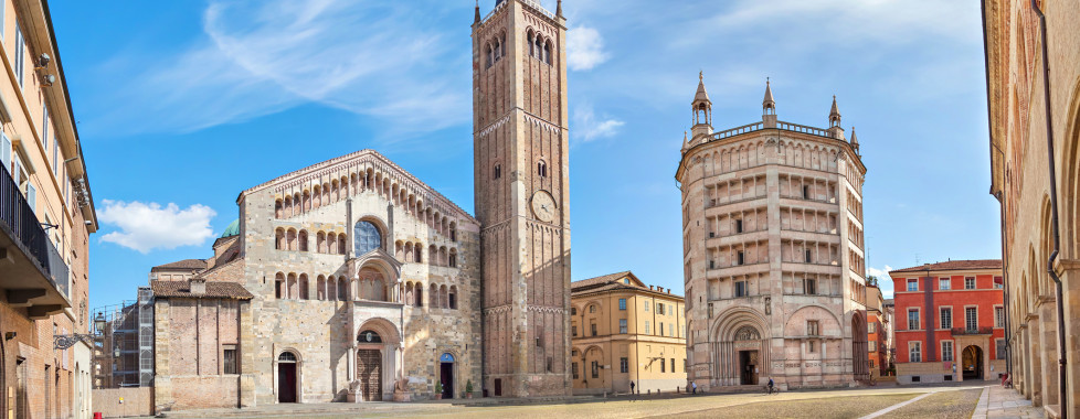 Die Piazza Duomo in Parma