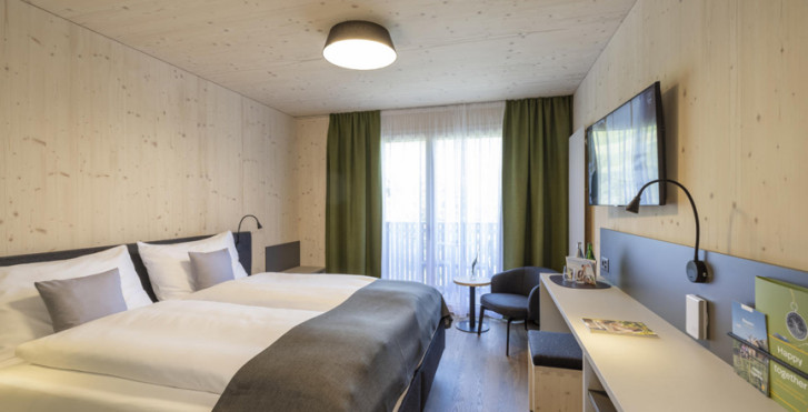Doppelzimmer / © JUFA Hotels - JUFA Hotel Savognin - Skipauschale