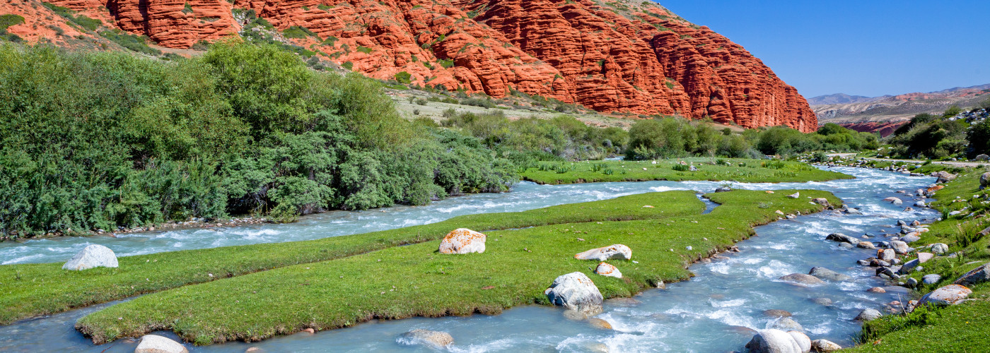 Der Djuku Fluss im Tian-Shan-Gebirge von Kirgisistan
