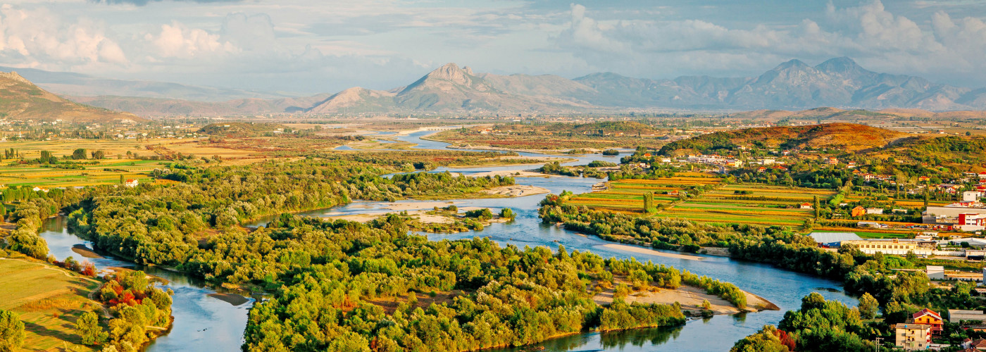 Flusslandschaft durch Albanien